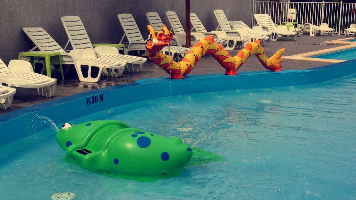 Jeux piscine à Agde